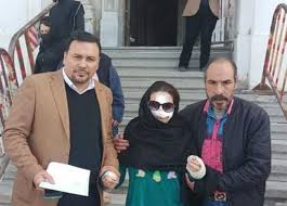 وقررت «اسراء عماد«في التحقيقات، حدوث خلافات زوجية بينها وبين زوجها وتدخل أهله في حياتهما الخاصة مما زاد فجوة الخلافات بينهما.ويوم الحادث اتفقت معه على العودة إلى المنزل وذهبت. ØªØ·ÙˆØ±Ø§Øª Ø¬Ø¯ÙŠØ¯Ø© ÙÙŠ Ù‚Ø¶ÙŠØ© Ø§Ø³Ø±Ø§Ø¡ Ø¹Ù…Ø§Ø¯ Ø¥Ø®Ù„Ø§Ø¡ Ø³Ø¨ÙŠÙ„ Ø­Ù…Ø§ØªÙ‡Ø§ ÙˆØ´Ù‚ÙŠÙ‚ Ø²ÙˆØ¬Ù‡Ø§ Ø§Ù„Ù…ØµØ±ÙŠ Ø§Ù„ÙŠÙˆÙ…