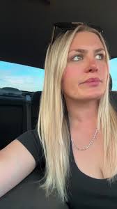 Renee Warrick's Instagram, Twitter & Facebook