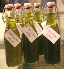 Een drank uit de categorie likeuren en crèmes van cantine lunae met 34º volume alcohol. Pin Su Liquori E Conserve