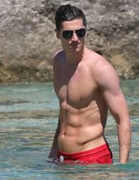 Leon's muscle growth was certainly precisely coordinated with the club. Pin On Robert Lewandowski
