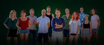 Is een avontuurlijk spelprogramma waarin een team van bekende nederlanders opdrachten uitvoert en jaagt op een mol in zijn midden. Wie Is De Mol Home Facebook