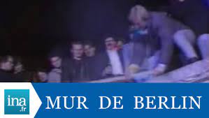 De chaque côté du mur, les queues sont formées pour pouvoir se rendre dans berlin ouest ou dans berlin est. Le Mur De Berlin Est Detruit Par Les Allemands Archive Ina Video Dailymotion