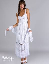 La moda ibicenca destaca por ser cómoda y sensual, explota todo el potencial de los tejidos sencillos haciendo que se pueda obtener un look natural y al mismo tiempo moderno, la. Invitadas Bodas Ibicencas Ropa Ibicenca Mujer Vestidos Maxi De Verano Vestidos De Novia De Verano