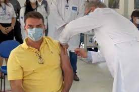 Последние твиты от jacaré vacinado (@afonsobhandrade). Flavio Bolsonaro E Vacinado Contra Covid 19 E Ironiza Obrigado Ao Negacionista