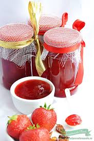 Spalam fructele si le punem intr. Dulceata De Capsuni Rapida Despre ViaÈ›a Din Romania