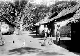  Een Man En Een Vrouw In Een Kampong Te Dampar Oost Java 1934 Indonesia Air Tanah