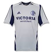 Königsblau ist auch 2019/2020 mal wieder an der tagesordnung. Schalke 04 Trikot Archiv Subside Sports