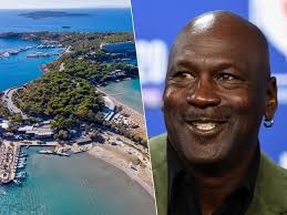 Golflegende Tiger Woods bevestigt relatie met ex-schoondochter Trump: “Love  is in the air”