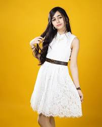مساآء الاناقه وله السحيم White Dress Fashion Dresses