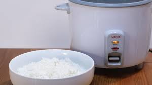 Cook the rice according to the white rice setting on the rice cooker. How To Cook Rice In A Rice Cooker In The Kitchen With Matt