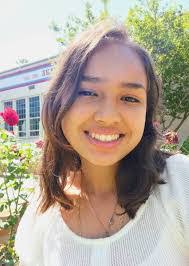 Tessa Bloom's Instagram, Twitter & Facebook