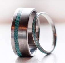 Your Fiance Would Love This Band Cute His And Hers Wedding Bands Cincin Perkawinan Cincin Tunangan Perhiasan Pernikahan