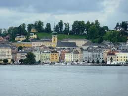 Gmunden ist eine stadt im oberösterreichischen salzkammergut, am nordufer des traunsees. Town Of Gmunden In Gmunden Austria Sygic Travel