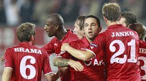 Theo janssen slaat het aanbod van fc twente om afscheid te nemen van de club voorlopig af. Twente Und Bremen Noch Im Rennen Uefa Champions League Uefa Com