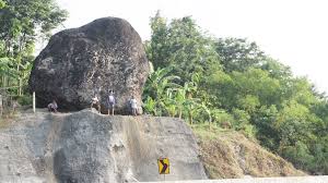 Kilometer kepada batu penukar mudah tukarbatu (mi) kepada (km) dengan alat dalam talian mudah ini. Batu Bleneng Di Tol Cipali Batu Besar Dengan Sejuta Misteri Mister Aladin Travel Discoveries