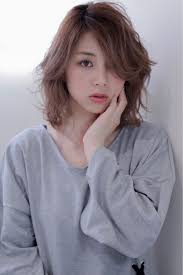 ロング ミディアムにイメチェン ヘアカットするならこのhair hair ヘアカット 前髪ありヘア ミディアムヘア