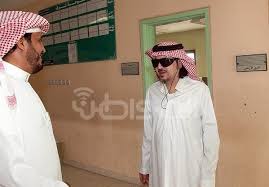 وأفاد تركي نجل الفنان السعودي خالد سامي، أن العناية الإلهية أنقذت والده بعدما توقف قلبه. Ø¨Ø§Ù„ØµÙˆØ±Ø© Ø®Ø§Ù„Ø¯ Ø³Ø§Ù…ÙŠ ÙŠØ±Ø§ÙÙ‚ Ø§Ø¨Ù†Ù‡ ÙÙŠ Ø£ÙˆÙ„ ÙŠÙˆÙ… Ø¯Ø±Ø§Ø³ÙŠ ØµØ­ÙŠÙØ© Ø§Ù„Ù…ÙˆØ§Ø·Ù† Ø§Ù„Ø¥Ù„ÙƒØªØ±ÙˆÙ†ÙŠØ©