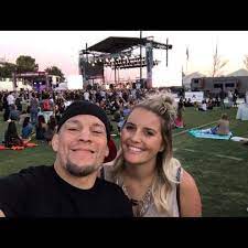 Ufc lightweight contender nate diaz has gone to instagram to show off a picture of himself with his longtime girlfriend. Breaking Down Nate Diaz S Net Worth And His Close Knit Relationship With Girlfriend