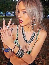 Imogen helps Kyle find his 'Dubai Look'