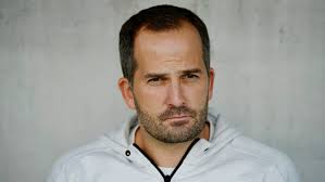 Solange er nur der richtige trainer ist, was christian gross aber nach lage der dinge nicht war. Absoluter Fachmann Baum Offiziell Neuer Schalke Trainer Kicker