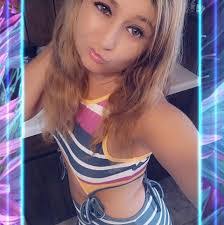 Amanda Holt's Instagram, Twitter & Facebook