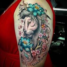 Girly Floral Lion Tattoo For Woman Arm Cicekli Masum Aslan Dovmesi Bayan Aslan Dovmesi Dovme Tasarimlari Hayvan Dovmeleri