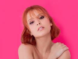 Larissa manoela vs giovanna chaves a revanche. Larissa Manoela Fala Sobre Historico De Cancer De Mama Na Familia E Perda Da Avo Quem Quem News