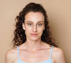 Kim Manning's Instagram, Twitter & Facebook