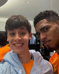 Camavinga: “These two PHOTOGRAPHERS took the pic for me and captain Vini”.  😟😂😂