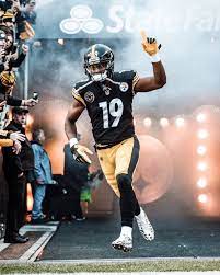 However, the amount of people tuned in would grow exponentially once rap superstar drake joined ninja's squad. Juju Smith Schuster Wallpapers Top Free Juju Smith Schuster Backgrounds Wallpaperaccess