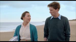 An irish immigrant lands in 1950s brooklyn, where she quickly falls into a romance with a local. Movie Review Brooklyn Delmarvalife