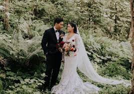 How To Pose For Wedding Photos Tips And Ideas