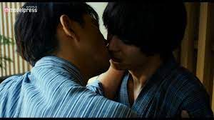神尾楓珠、今井翼とキス！ゲイであることを隠し世間とのギャップに向き合う 映画『彼女が好きなものは』特報 - YouTube