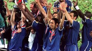 Laurent blanc, lilian thuram, patrick vieira y zinédine zidane son los cuatro jugadores de la campeona francia que están en la selección de 2000. Blog Vintage Historias De La Eurocopa Vi 2000 Y 2004 Zidane Y Zagorakis Eurosport