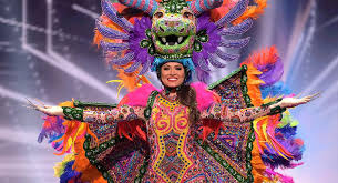 Miss brasil, julia gama, y miss perú, jancik maceta, fueron coronadas como primera y segunda finalistas al final de una ceremonia de tres horas, en la que actuó el cantante puertorriqueño luis fonsi, intérprete del éxito internacional despacito, que cantó vació en un escenario donde estaban las. Uo0g1frjudn94m