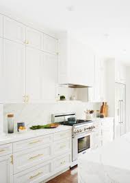 Top 20 Cabinet Hardware Design Choose Just For You Kitchen Remodel Kitchen Cabinet Kitche Marble Countertops Kitchen White Marble Kitchen Kitchen Renovation