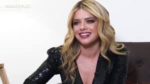 Televiziunea a fost prima mea pasiune, dar când am am ştiut mereu că va veni o zi când voi reveni în televiziune, iar când am primit propunerea pentru «românii au talent», cel mai bun show de. Alexandra Dinu VorbeÈ™te Despre ExperienÈ›a In Calitate De Jurat La Romanii Au Talent Youtube