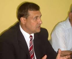 Banţa şi-a tras firmă şi-l şantajează pe Călinoiu