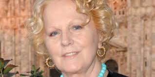 Laura Chiatti e Marco Bocci a Disneyland Paris con i figli. Lui scrive  'Fatica vera' e scoppia la polemica