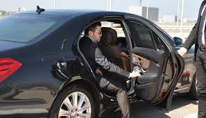 كيف تضمن الراحة والأمان عند تأجير سيارات المطار؟