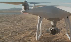 Novice pilots will love the simple control and flying of the phantom 4, and experienced pilots will like the power and speed. Phantom 4 Dji