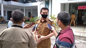 Menurut awang, hal inilah yang belum terangkum dalam berkas lingkungan freeport. Bupati Kapuas Hulu Serahkan Bantuan Ke Korban Kebakaran