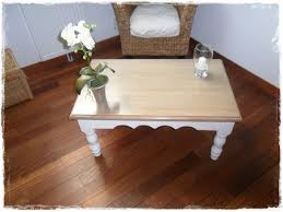 Nouveau Look Pour Table En Pin Broc Et Patine Le Grenier De Sara Table En Pin Mobilier De Salon Tables Patinees
