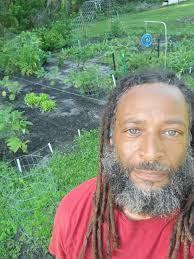 Polly Snell's Instagram, Twitter & Facebook