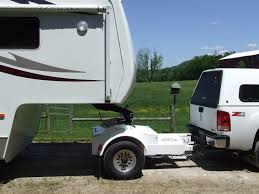 As the fifth wheel is mounted directly above the drive axle, it turns directly on the pivot point, as opposed to a trailer pulled on a bumper mounted hitch a good place to shop for 5th wheel trailer hitch parts is etrailer. Can You Pull A Fifth Wheel Trailer With A Van Or Suv Camper Report
