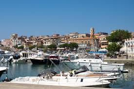 Marina di camerota lies on the southern side of cilento, on the tyrrhenian sea, and it is the port of its commune. Marina Di Camerota Villaggio Delle Sirene