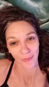 Good morning! Post shower, pre makeup! Looking natural... Can I get a good  morning from you??!