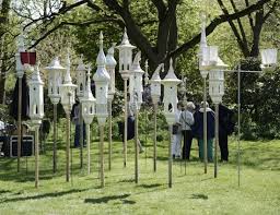 Der Art Of Eden Im Botanischer Garten Prasentiert Kunst Fur Terrasse Und Garten Das Foto Aus Dem Vergangenen Jahr Ze Botanischer Garten Stelen Garten Garten