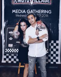 Inisial r itu, itu menggunakan dan mengedarkan juga dengan membeli, kata argo dalam kata sambutannya. Polisi Tangkap Artis Jennifer Jill Terkait Kasus Narkoba