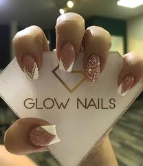 Si las tienes largas y duras, esta tarea aparentemente llena el baño para pies con unas 6 pulgadas de agua tibia. Unas Largas Manicura Para Unas Cortas Unas Manos Y Pies Unas Bellas Decoradas